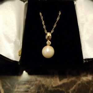 14kt Gold Pearl necklace
